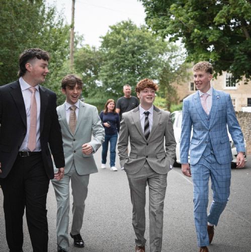 6thFormProm2024-1141)