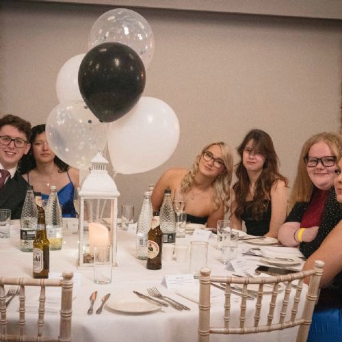 6thFormProm2024-401)