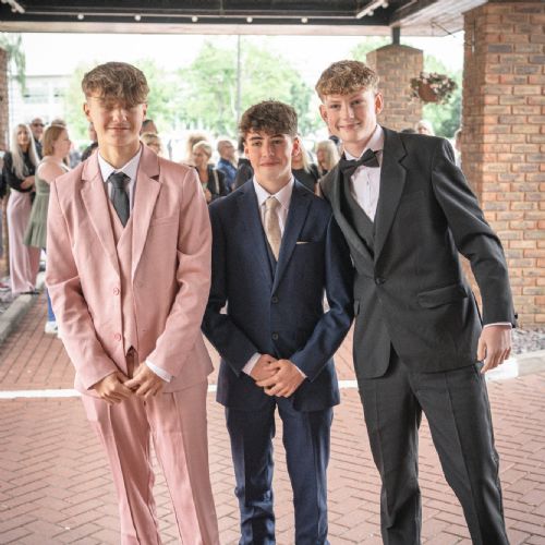 Year11Prom2024-111)